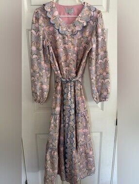 🌸LOOKING FOR THIS DRESS.🌸   ♦️This Is Not For Sale.